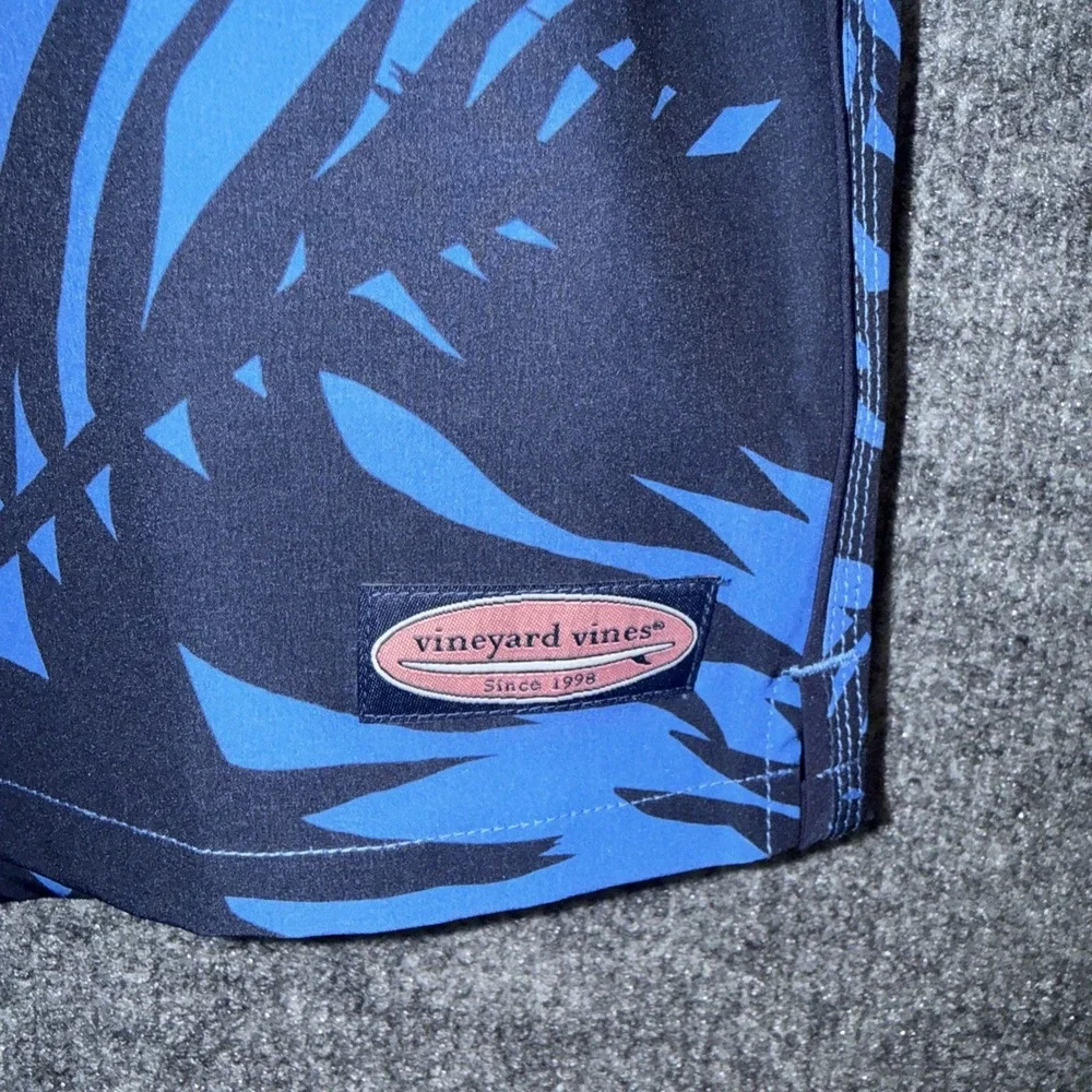 Vineyard Vines new men